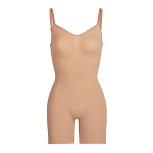 New - SKIMS Sculpting Bodysuit Mid Thigh W. Open Gusset - Ochre - S/M